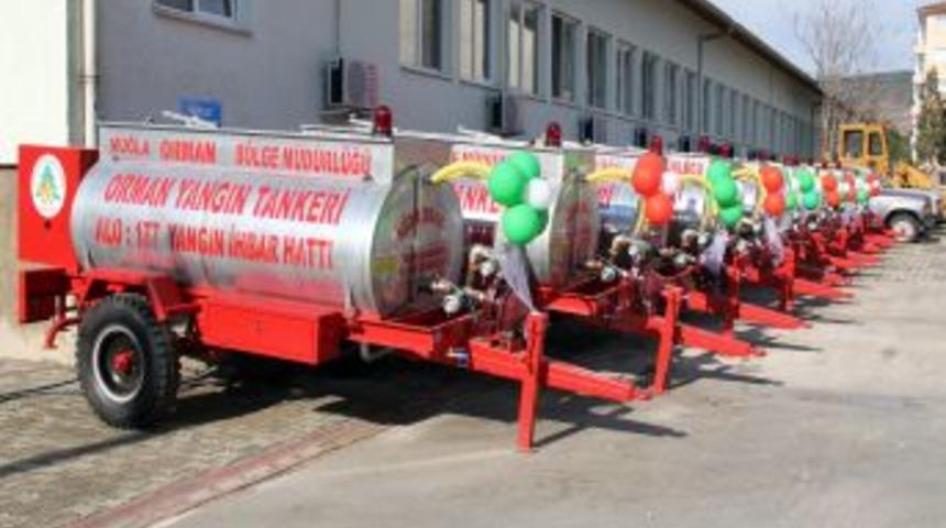 Muğla'nın 16 orman k&ouml;y&uuml;ne su tankeri verildi