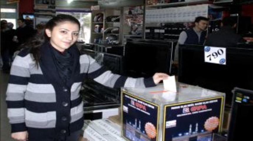 100 TL&rsquo;lik alış verişe Umre fırsatı