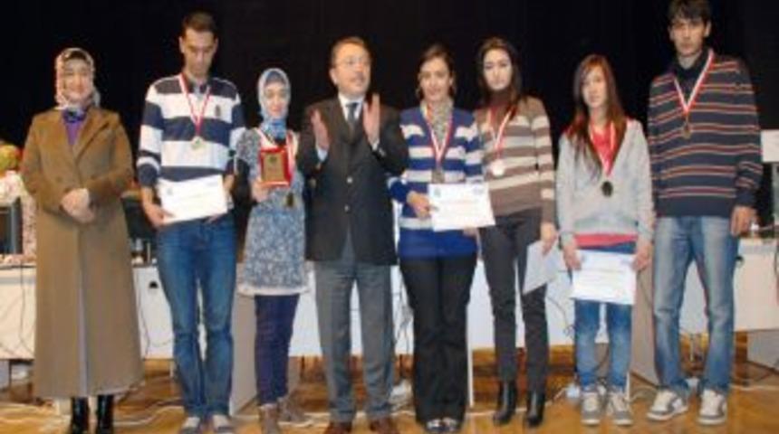 Bilgisayar kursiyerleri kıyasıya yarıştı