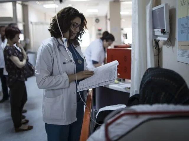 S&ouml;zleşmeli 31 bin 54 sağlık personeli istihdamına ilişkin karar Resmi Gazete'de