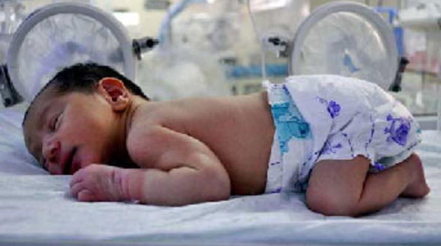 15'lik anne bebeğini hastanede bırakıp ka&ccedil;tı