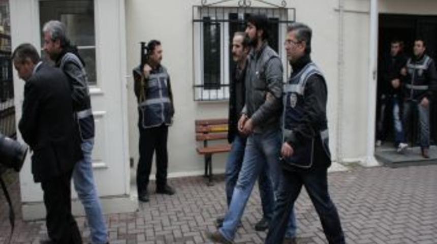 Patronlarından intikam almak i&ccedil;in hırsız kiralayıp evini soydurdular