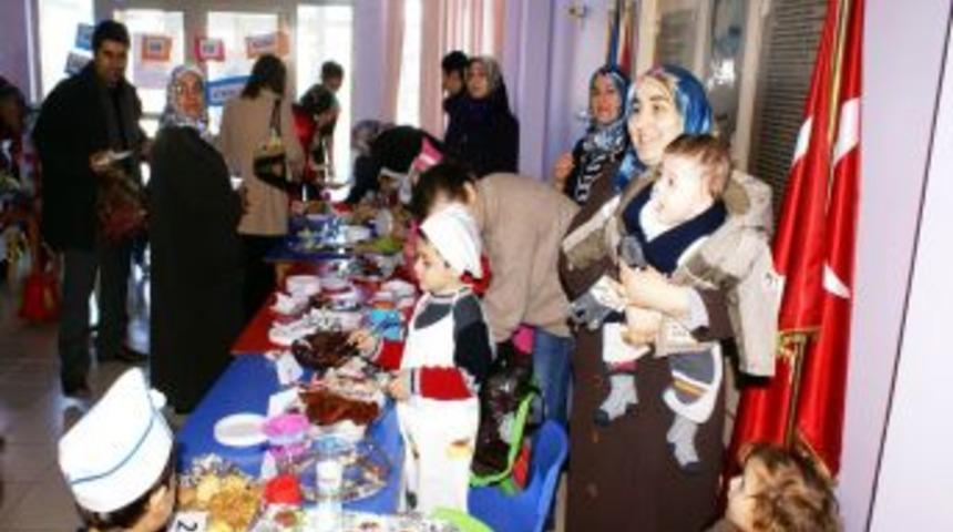 Anasınıfı &ouml;ğrencileri, kardeş okul i&ccedil;in kermes d&uuml;zenledi