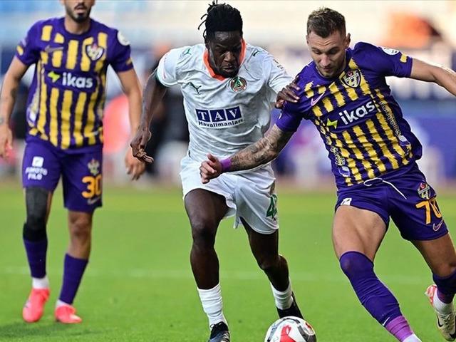 Ey&uuml;pspor&rsquo;a FIFA&rsquo;dan &ccedil;ifte darbe: Hem sonuncu hem transfersiz