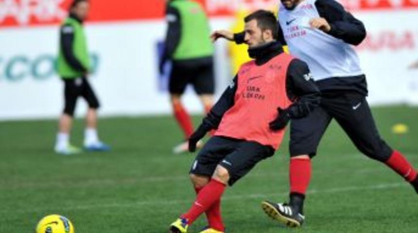 Galatasaray, Kardemir D&Ccedil; Karab&uuml;kspor ma&ccedil;ının hazırlıklarını s&uuml;rd&uuml;rd&uuml;