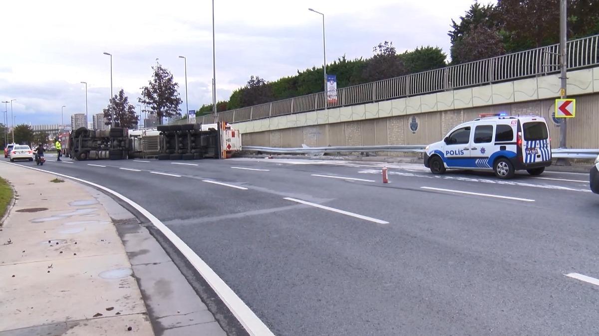 Bakırköy de LNG tankeri devrildi! Yol trafiğe kapatıldı 5