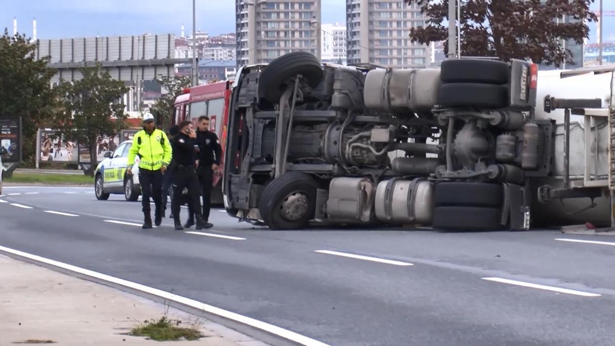 Bakırköy de LNG tankeri devrildi! Yol trafiğe kapatıldı 6