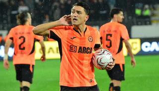 Ne yaptın Cengiz &Uuml;nder! Frikikten attığı gol herkesin dilinde