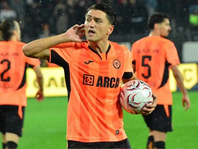 Ne yaptın Cengiz &Uuml;nder! Frikikten attığı gol herkesin dilinde
