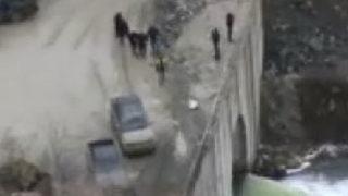 Baraj işçilerinin üzerine kaya düştü; 1 ölü