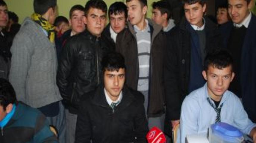 Vanlı &ouml;ğrenciler: Zehirlenme iddiası yalan, soğukta &uuml;ş&uuml;tm&uuml;ş&uuml;z