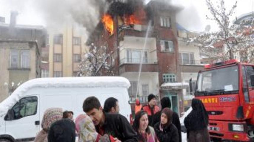 Soba &uuml;zerinde unuttuğu tencere, yangına neden oldu