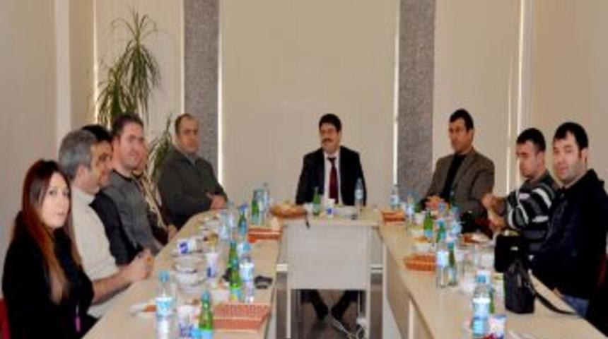 Serhat Koleji &ccedil;alışan gazetecileri unutmadı