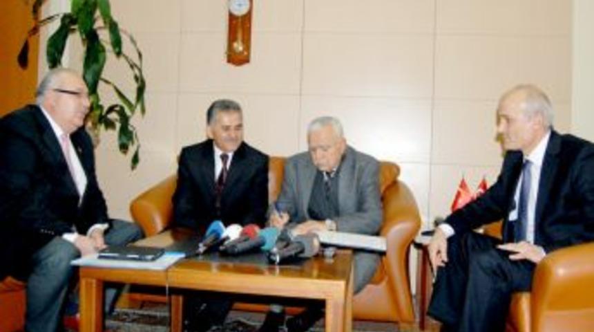 Emekli &ouml;ğretmenden eğitime destek