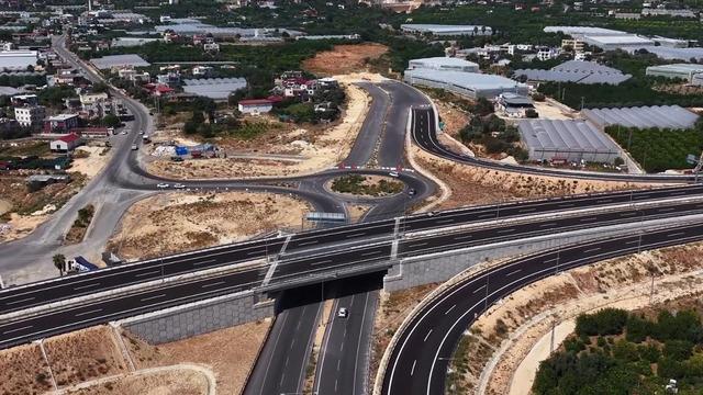 Bakan Uraloğlu duyurdu: 2,5 saatlik yol 18 dakikaya düşecek
