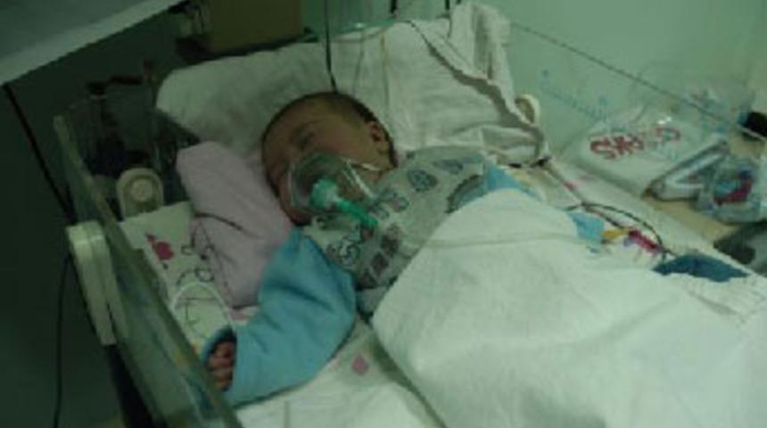 Minik Behice'ye gazeteciden hayat &ouml;p&uuml;c&uuml;ğ&uuml;