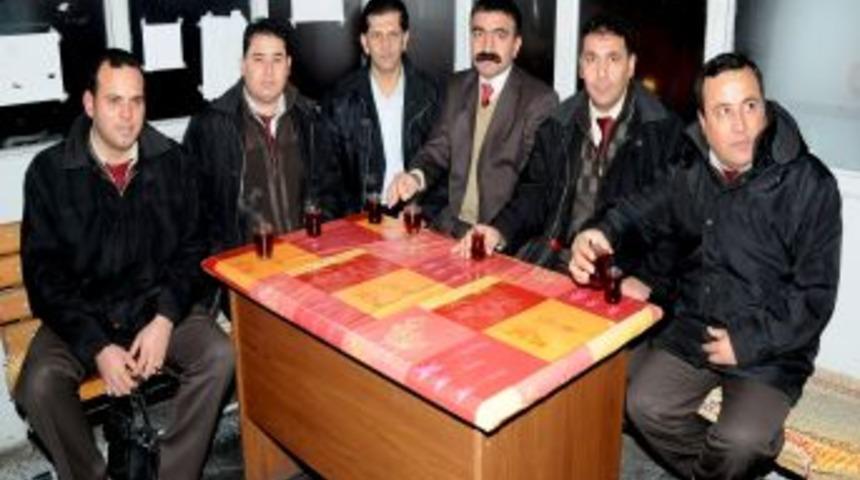 Trafikte tartıştı, iki ay sonra &ccedil;ay ısmarlayarak barıştı