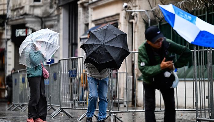 İstanbul'da sağanak başladı! Uyarılar peş peşe geliyor