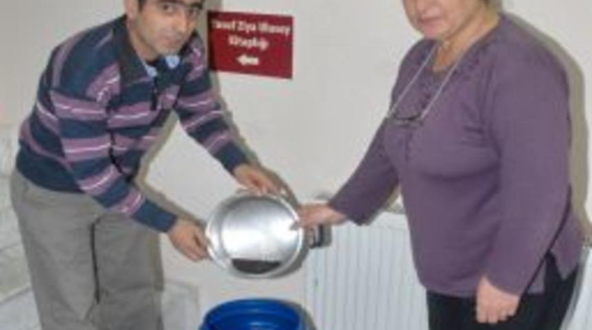 Belediye bidon koydu, vatandaş atık yağ topladı