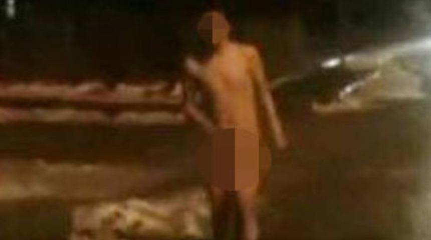 Sokakta &ccedil;ıplak vatandaş şoku