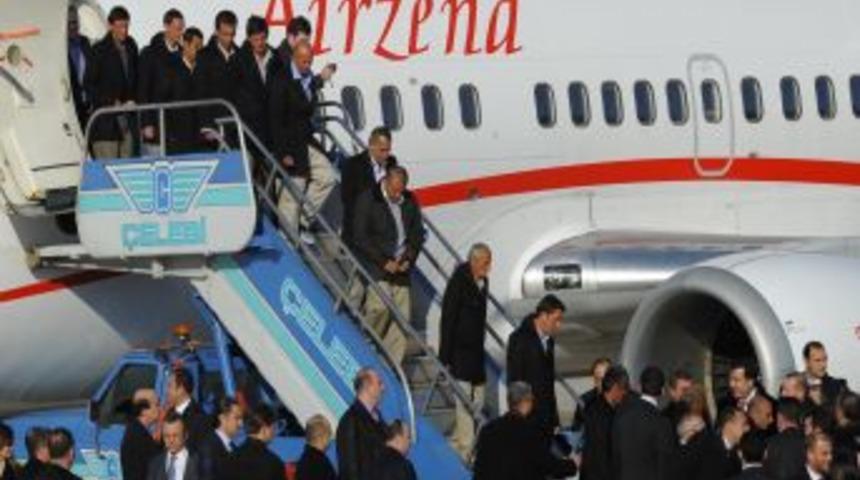 Somalili'de ka&ccedil;ırılan T&uuml;rk denizcileri Erdoğan ve Saakaşvili karşıladı