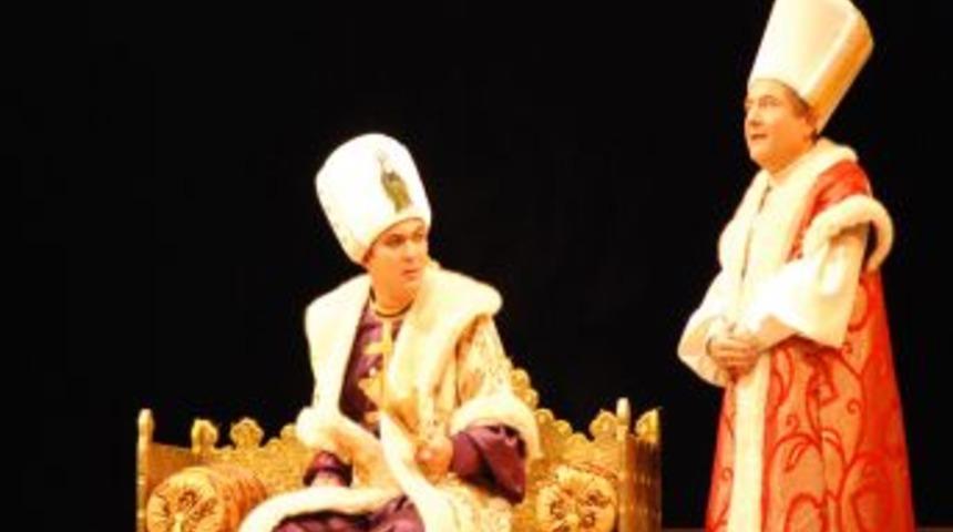 Ankara Devlet Tiyatrosu Anadolu turnesini s&uuml;rd&uuml;r&uuml;yor