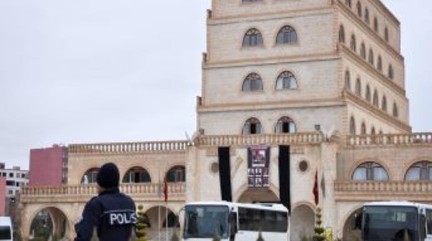 Polis, Mardin’de BDP’li Kızıltepe Belediyesi'nde arama yapıyor