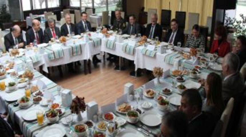 &Ccedil;ankaya il&ccedil;e protokol&uuml; yemekte buluştu