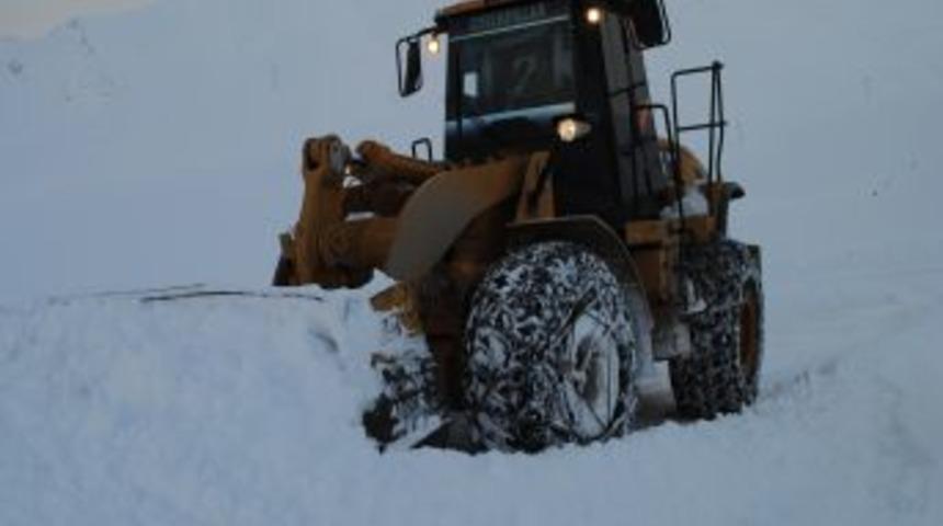 Hakkari'de 132 k&ouml;y ile 375 mezra yolu a&ccedil;ılıyor