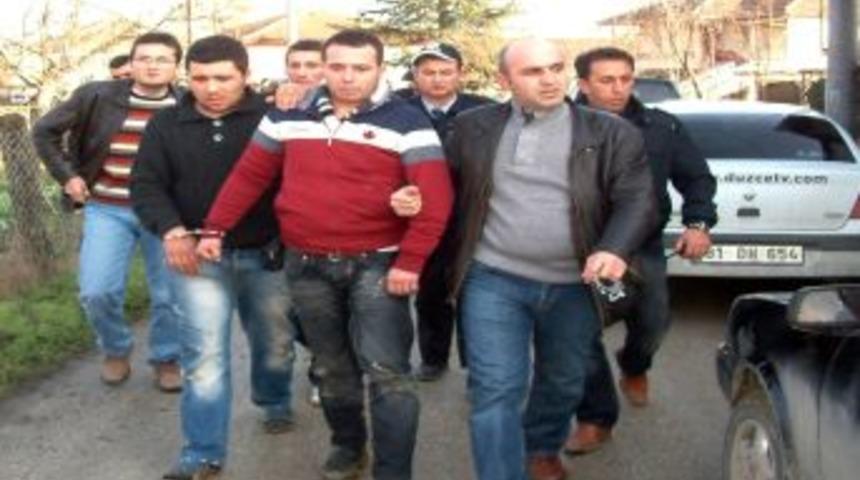 Piyasaya sahte para s&uuml;rmek isteyen 4 kişi yakalandı