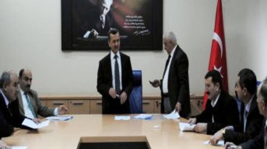 SGK Hakkari İl M&uuml;d&uuml;r&uuml; &Ouml;zdemir muhtarları bilgilendirdi