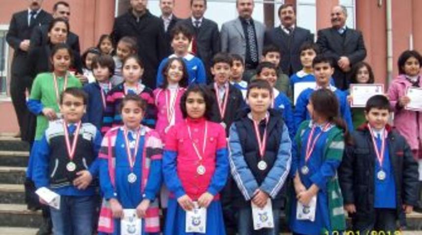 FEM başarılı &ouml;ğrencileri &ouml;d&uuml;llendirdi