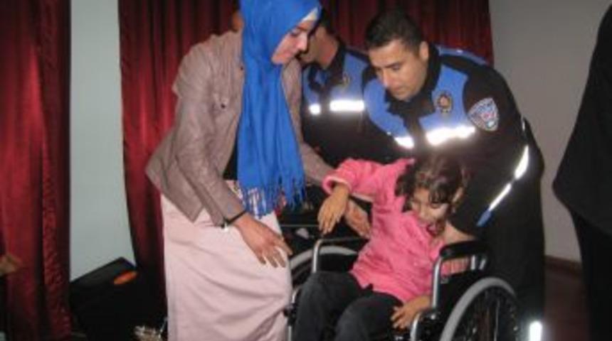 Tekerlekli sandalyeler ihtiya&ccedil; sahiplerine verildi