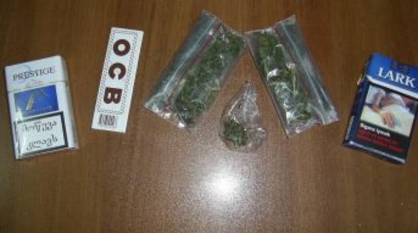 Alaplı'da ka&ccedil;ak sigara ve esrar maddesi ele ge&ccedil;irildi