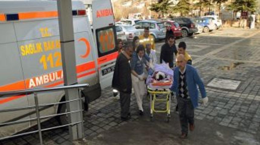 &Ouml;ğrenci servisi kaza yaptı: 2 &ouml;l&uuml;, 12 yaralı