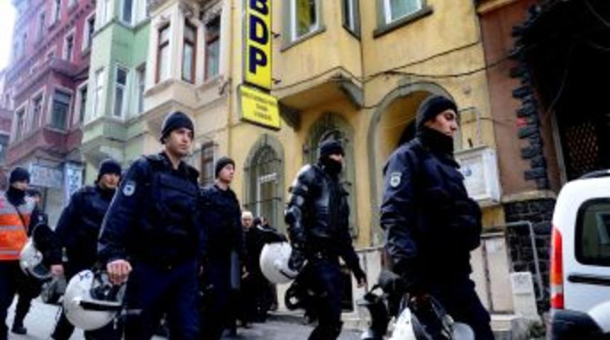 BDP İstanbul İl Başkanlığı'nda aramalar s&uuml;r&uuml;yor