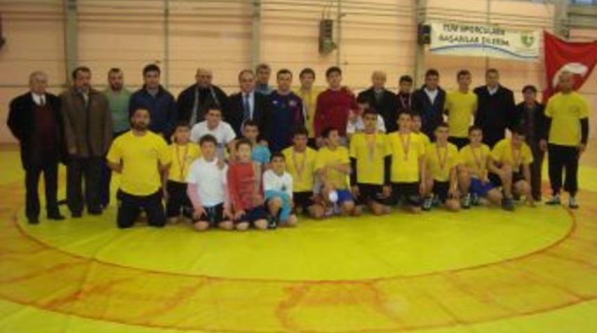 Alaplılı 8 g&uuml;reş&ccedil;i, b&ouml;lge şampiyonasına katılacak