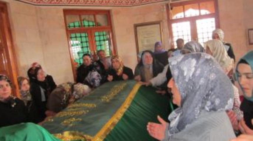 Depremzede 50 kadın G&uuml;neydoğu'yu geziyor