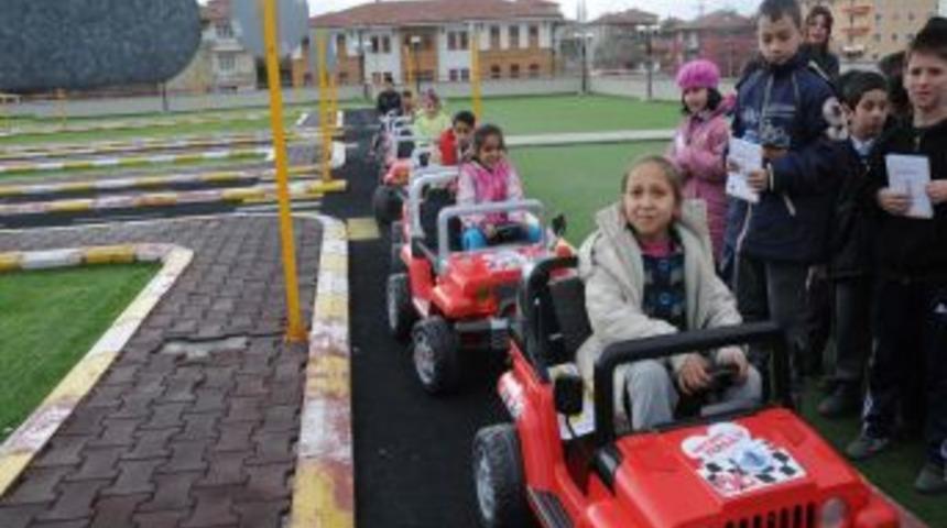 Miniklere uygulamalı trafik eğitimi