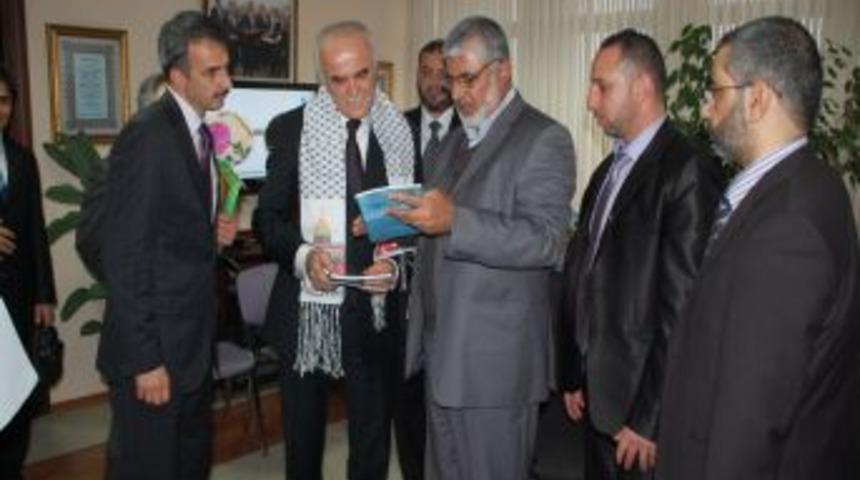 Filistinli heyetten Vakıflar Genel M&uuml;d&uuml;rl&uuml;ğ&uuml;'ne ziyaret