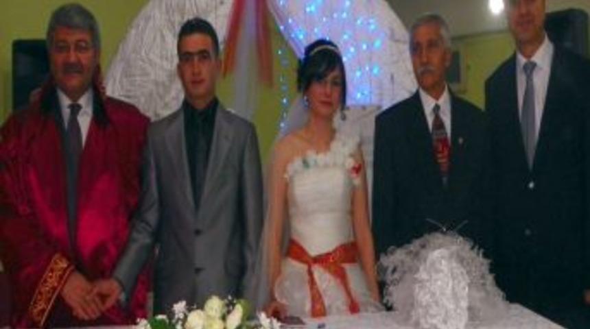 Devlet, kimsesiz kızı d&uuml;nya evine girerken de yanlız bırakmadı