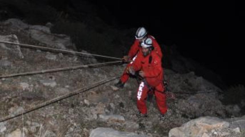 Aracıyla 100 metrelik uçuruma düşen Rus kadın öldü
