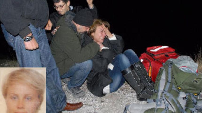 Genç kadın, 300 metrelik uçurumda can verdi