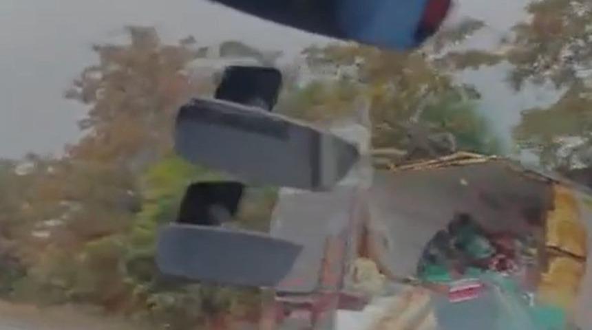 Denizli&rsquo;de kamyon şarampole devrildi: 1 yaralı