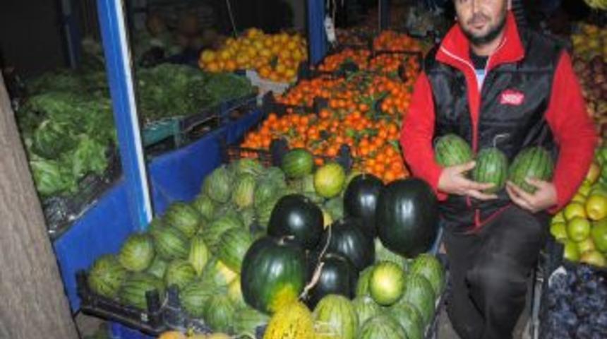 Manavgat'ta yerli Belenobası karpuzu 3 liradan alıcı buluyor
