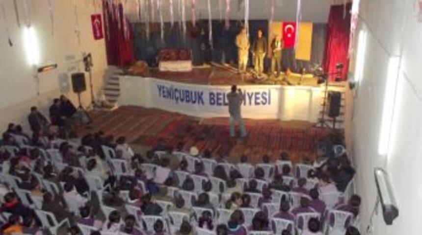 '&Ccedil;anakkale Ge&ccedil;ilmez' oyunu izleyici ile buluştu