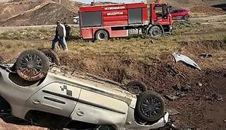 Siirt&rsquo;te otomobil takla attı, aynı aileden 5 yaralı