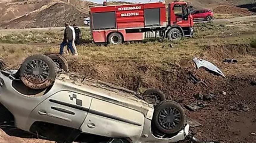 Siirt&rsquo;te otomobil takla attı, aynı aileden 5 yaralı