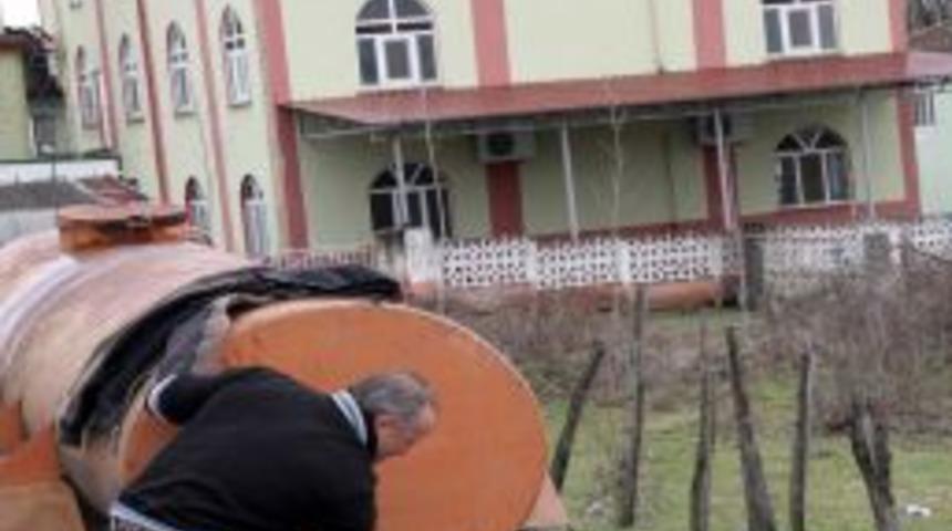 K&ouml;yl&uuml;ler, muhtarın istediği hava parasını vermeyince susuz kaldı