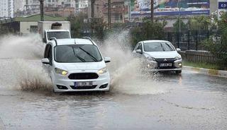 Adana&rsquo;da yollar g&ouml;le d&ouml;nd&uuml;